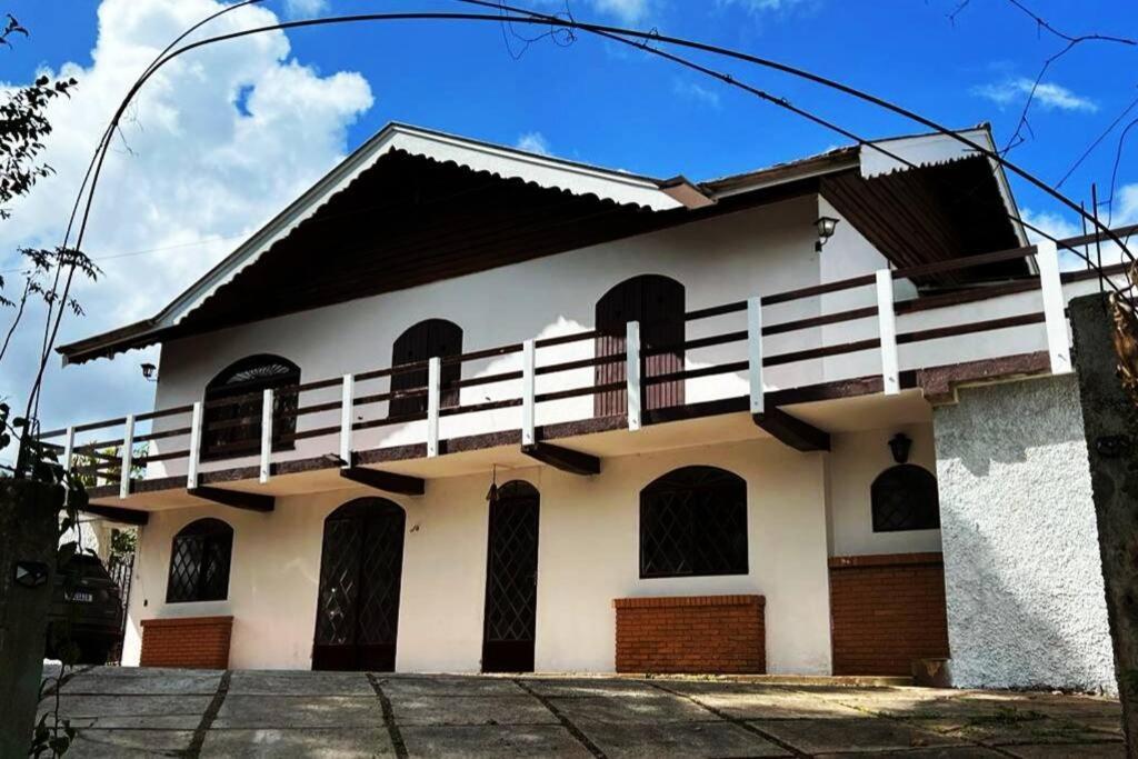 Вілла Casa Da Vovo Em Кампус-ду-Жордан Екстер'єр фото